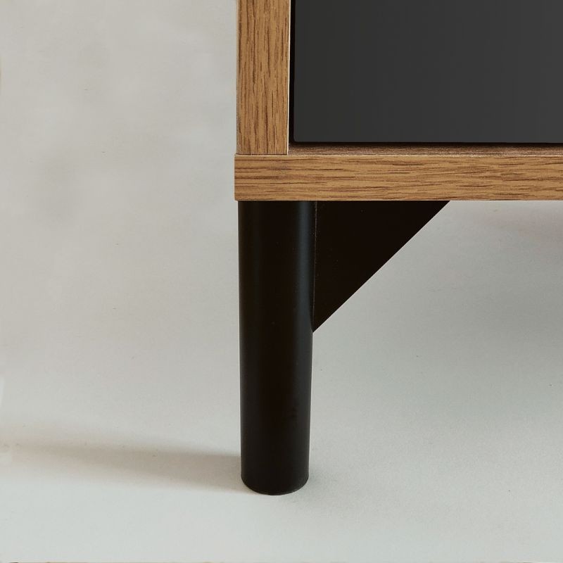 Detalle patas de Aparador Salón Comedor Anori Con Patas Color Roble Gold Y Gris