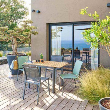 Silla Exterior Essentia Apilable Color Gris Antracita_Ambiente