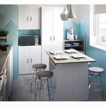Isla de cocina blanca con encimera gris y taburetes marrones en ambiente moderno con azulejos azules