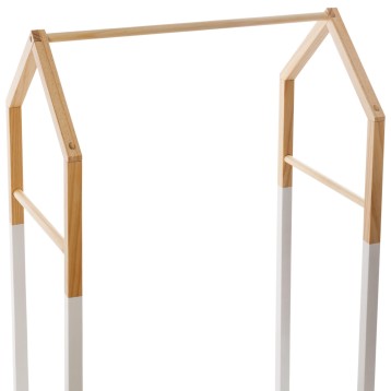 Estructura de cama infantil con forma de casa en madera natural y patas pintadas blanco