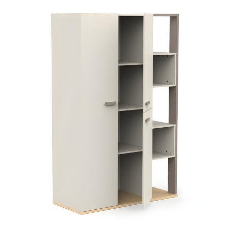Armario modular blanco y gris con estantes abiertos y puerta abatible con base de madera
