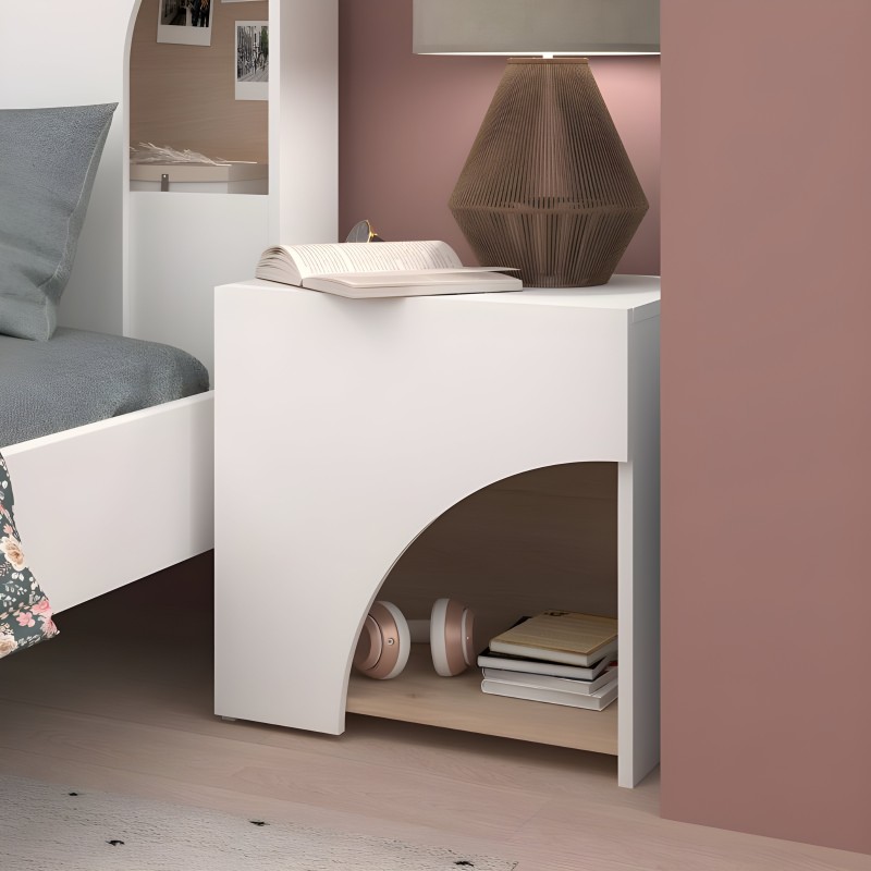 Mesita de noche blanca con nicho abierto y frente curvado en contexto de dormitorio moderno