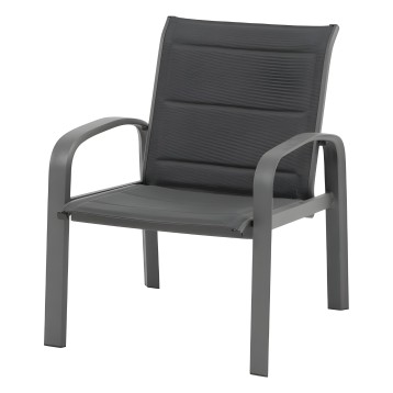 Sillón exterior gris oscuro con estructura metálica y respaldo textilizado de líneas horizontales