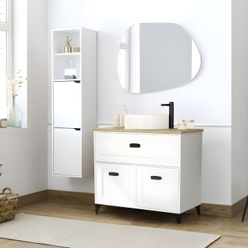 Mueble de baño blanco con encimera de madera y espejo ovalado en ambiente completo