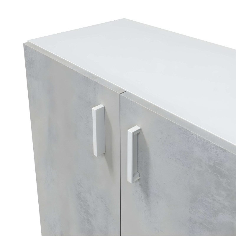 Armario bajo blanco con efecto hormigón y dos puertas con tiradores metálicos rectangulares