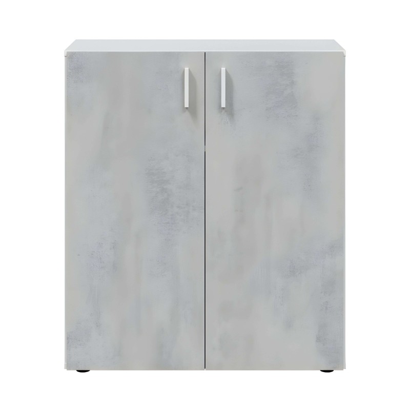 Armario bajo con dos puertas y acabado hormigón gris claro con tiradores metálicos plateados