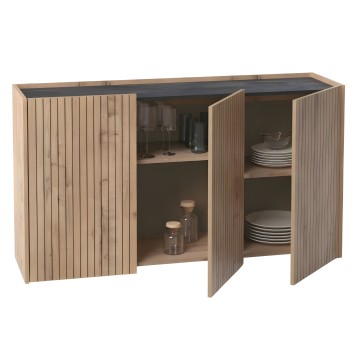 Aparador de madera con listones verticales y encimera gris oscuro con accesorios decorativos