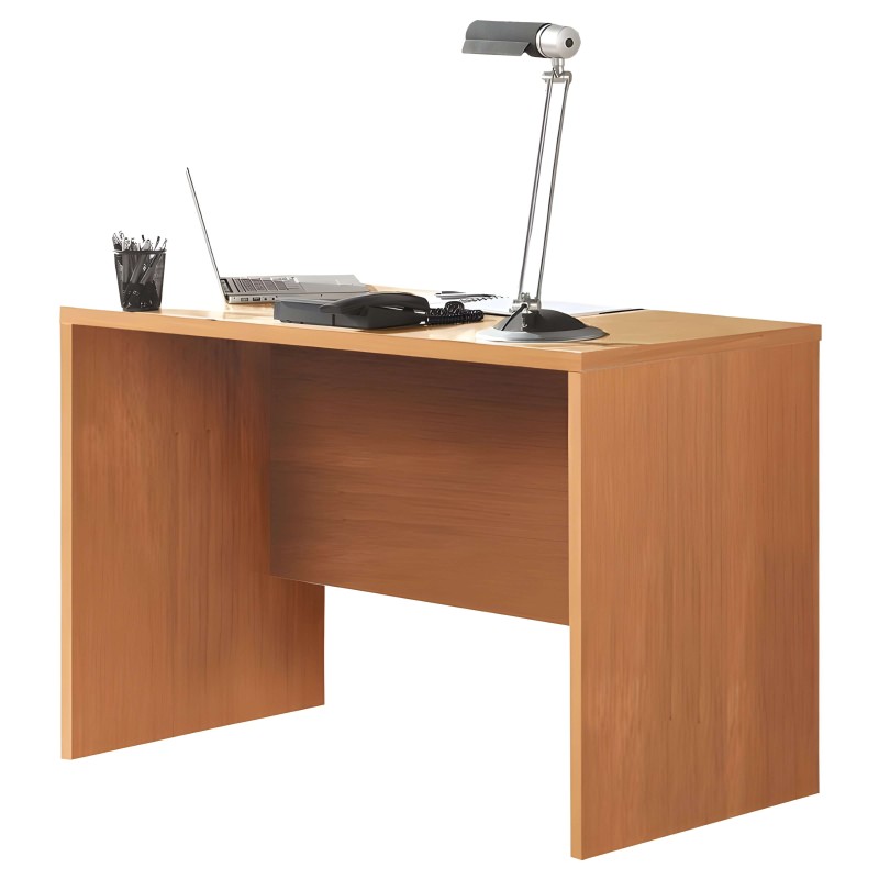 Escritorio de madera clara con lámpara de brazo articulado y accesorios de oficina en ambiente de trabajo