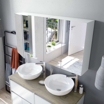 Espejo de baño blanco con puertas y almacenamiento integrado sobre doble lavamanos redondo