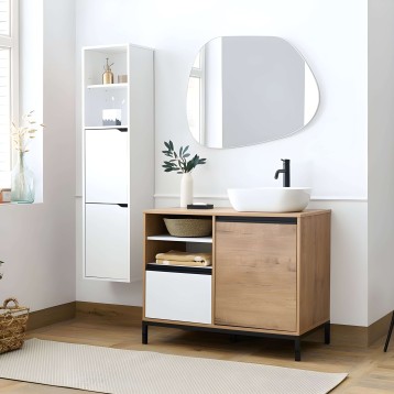 Mueble de baño con madera natural y frentes blancos con lavamanos redondo blanco y espejo ovalado