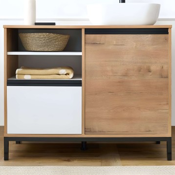 Mueble bajo de madera y negro con estantes abiertos y puertas correderas para almacenamiento de baño