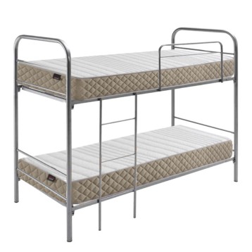 Cama litera con estructura metálica gris y colchones acolchados beige y blancos