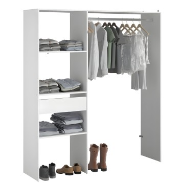 Armario abierto blanco y gris con estantes para ropa doblada y barra de colgar con prendas y zapatos en compartimentos inferiore