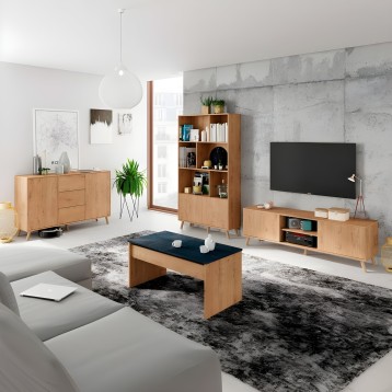 Mesa de centro en madera clara con tapa de tapizado azul oscuro en ambiente de salón