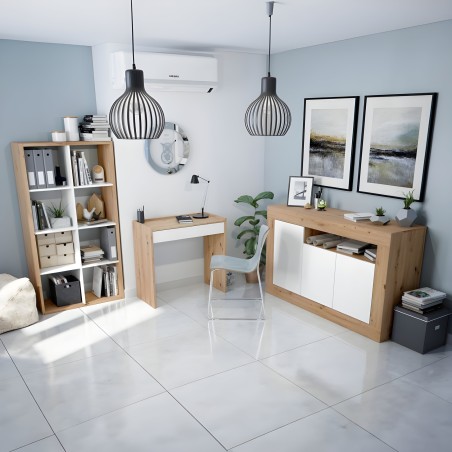 Ambiente de oficina en casa con escritorio de madera y blanco y estantería de almacenamiento combinada con tonos naturales