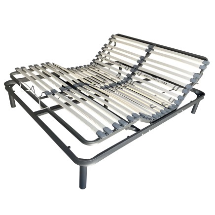 Cama articulada con base de metal gris y láminas de madera beige ajustables en dos secciones independientes