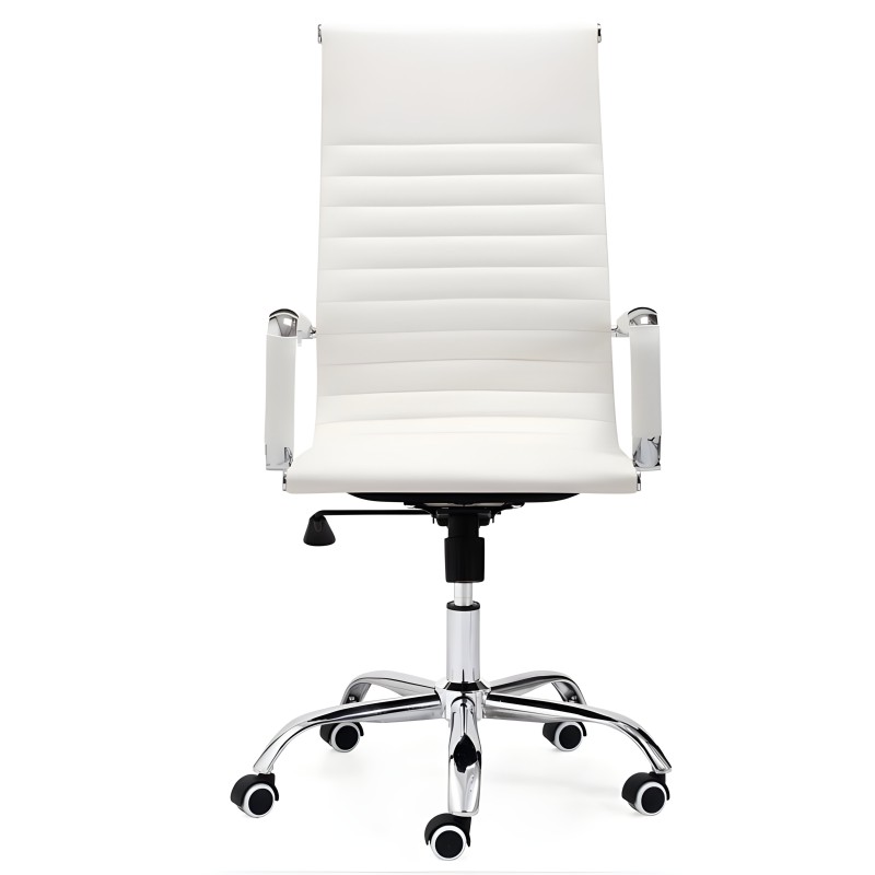 Silla de oficina ejecutiva blanca con respaldo acolchado y brazos cromados sobre base de ruedas