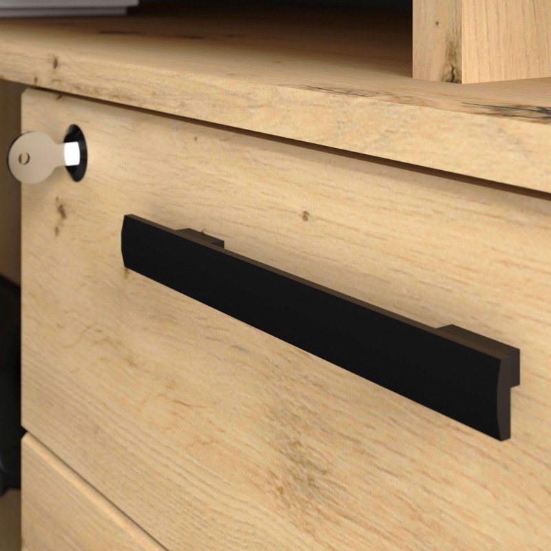 Detalle de mueble en madera clara con tirador negro y pomo metálico plateado