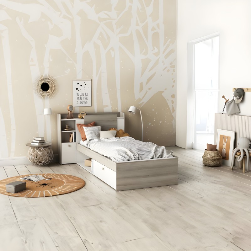 Cama infantil gris y blanca con cabecero compartimentos y mesilla lateral en dormitorio