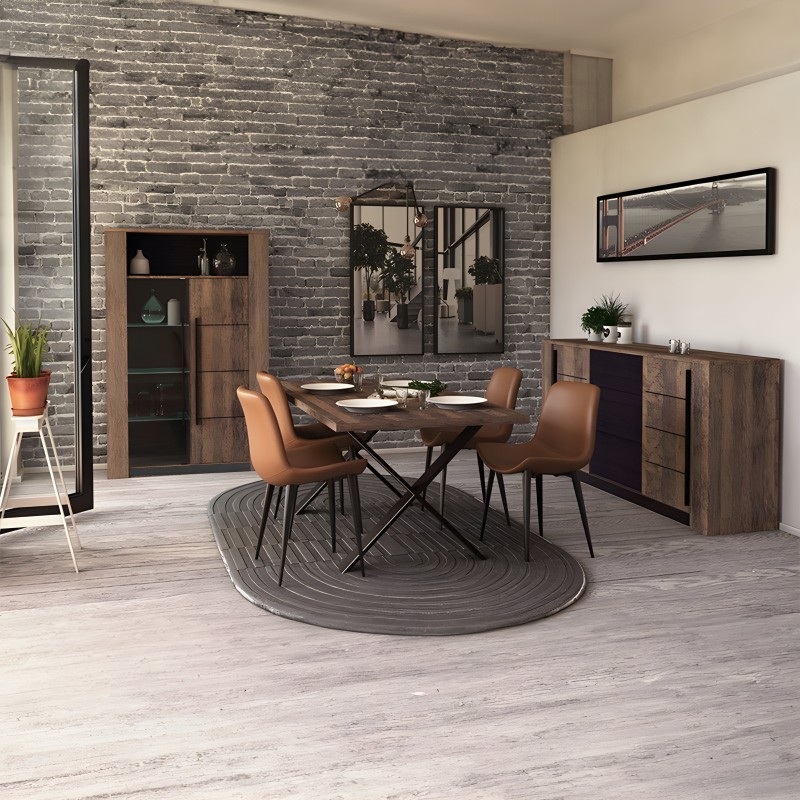 Comedor moderno con mesa redonda de madera y patas metálicas rodeada de sillas tapizadas en caramelo y muebles de almacenaje en 
