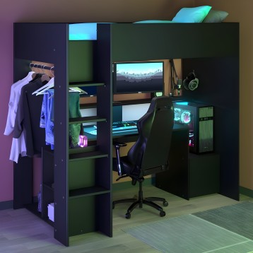 Módulo de estantería verde y negro con compartimentos abiertos y perchero lateral en ambiente de gaming