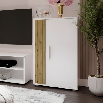 Armario blanco y madera con puerta corredera y paneles laterales en ambiente de salón