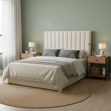 Cama tapizada con cabecero acolchado en crema y estructura de tela beige en dormitorio moderno
