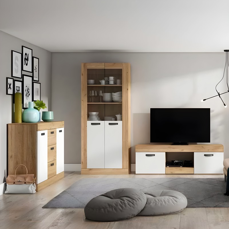 Mueble de salón modular con madera natural y frentes blancos incluyendo vitrina alacena y mueble TV en ambiente de sala de estar
