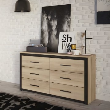 Cómoda de madera clara con estructura negra y seis cajones equipada en ambiente con lámpara y accesorios decorativos