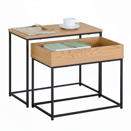 Juego de mesitas nido estilo industrial con estructura metálica negra y tableros de madera natural con cajón de almacenamiento