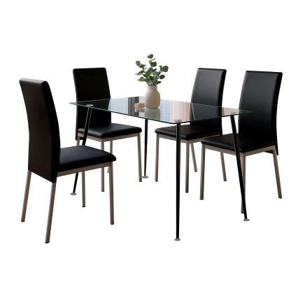 Conjunto de comedor con mesa de cristal rectangular y cuatro sillas negras con respaldo alto y patas metálicas
