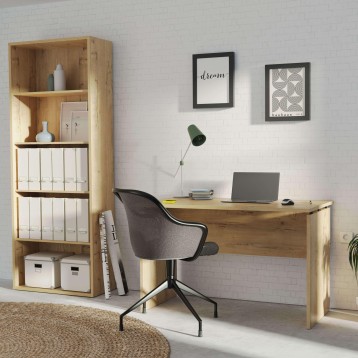 Estantería vertical de madera natural con múltiples compartimentos abiertos y cajoneras blancas integradas en ambiente de oficin