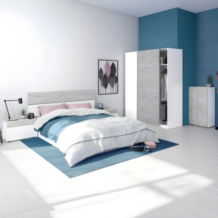Dormitorio completo con cama blanca y cabecero gris y armario blanco con puertas correderas en ambiente moderno con pared azul
