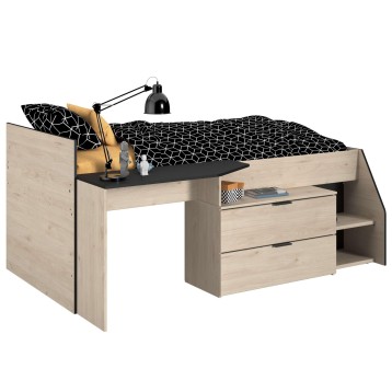 Cama alta infantil de madera natural con escritorio integrado y almacenamiento en estantes laterales