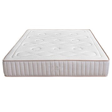 Colchón acolchado blanco con borde beige y superficie ergonómica con orificios de ventilación