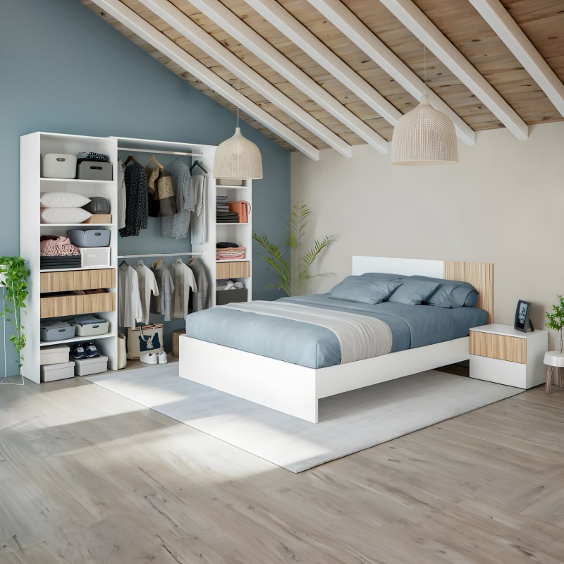 Cama matrimonial blanca y madera con cabecero bajo y ropa de cama azul y gris en dormitorio con armario modular