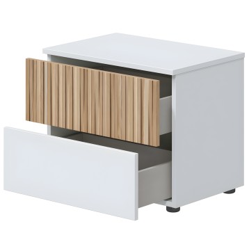 Mesita de noche blanca con cajón inferior y frente superior con diseño de lamas en madera natural