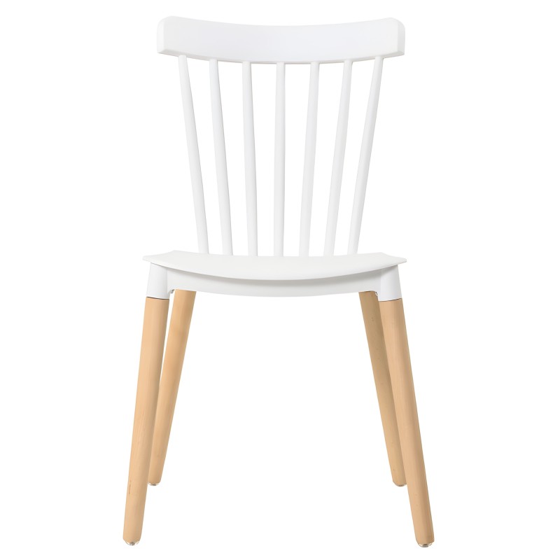 Silla blanca con respaldo de varillas verticales y patas de madera clara estilo nórdico
