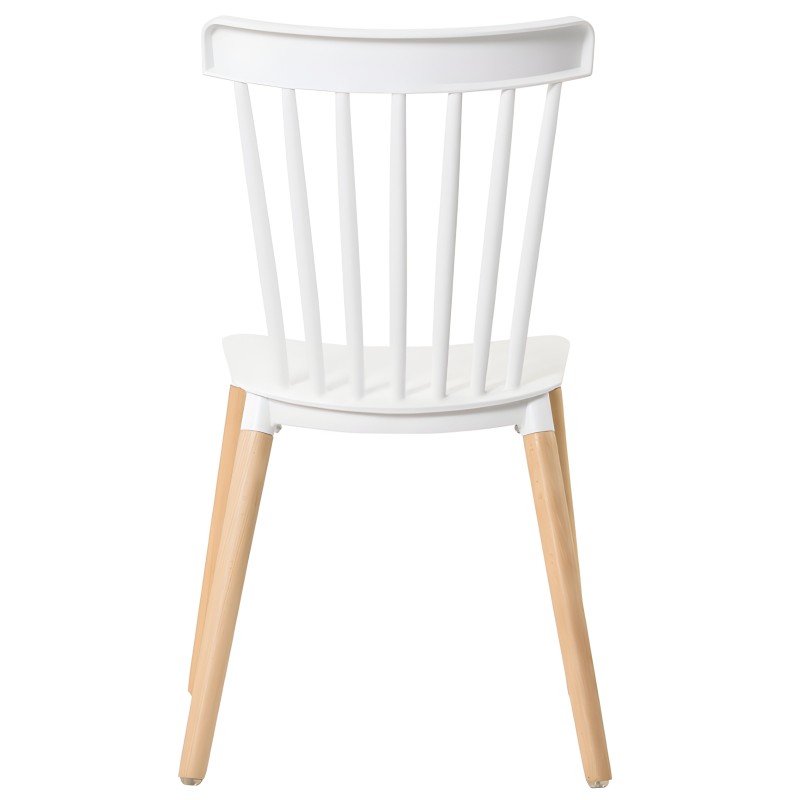 Silla blanca con respaldo de varillas verticales y patas de madera clara estilo nórdico