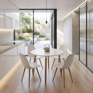 Comedor redondo blanco con cuatro sillas beige y patas de madera en cocina moderna luminosa
